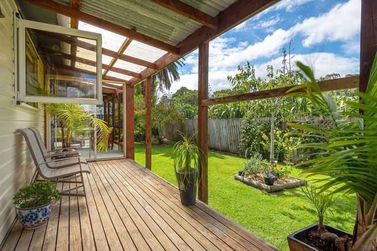 Photo of property in 7 Parakai Avenue, Parakai, 0830