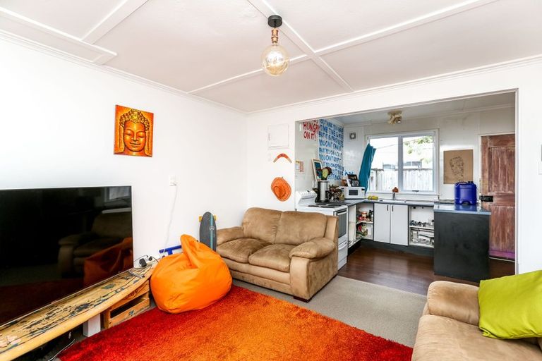 Photo of property in 2 Karamu Street, Strandon, New Plymouth, 4312