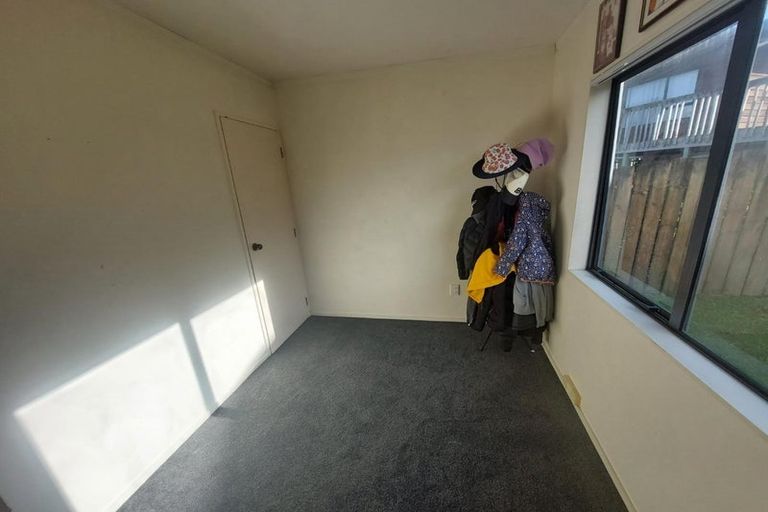 Photo of property in 10 Loughanure Place, Massey, Auckland, 0614