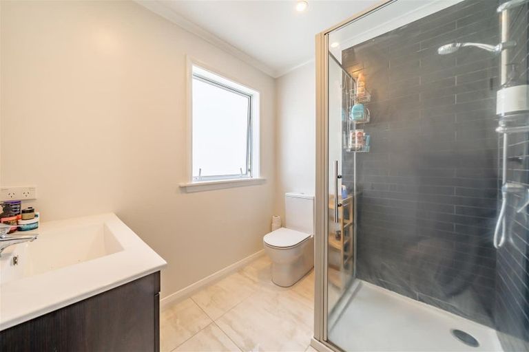 Photo of property in 34 Bassett Road, Johnsonville, Wellington, 6037