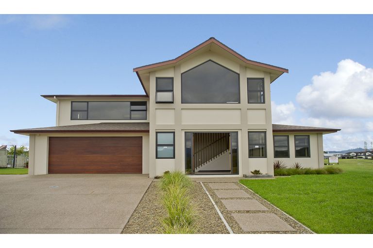 Photo of property in 10 Hei Esplanade, Whitianga, 3510