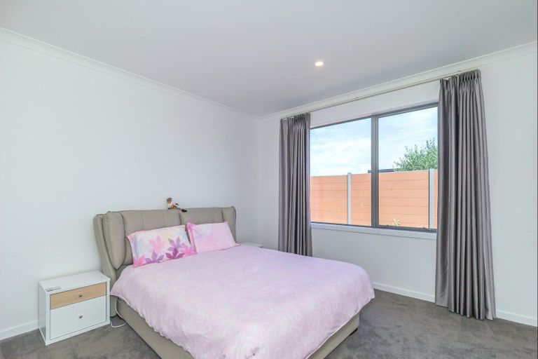 Photo of property in 18 Phoenix Palms Grove, Levin, 5510
