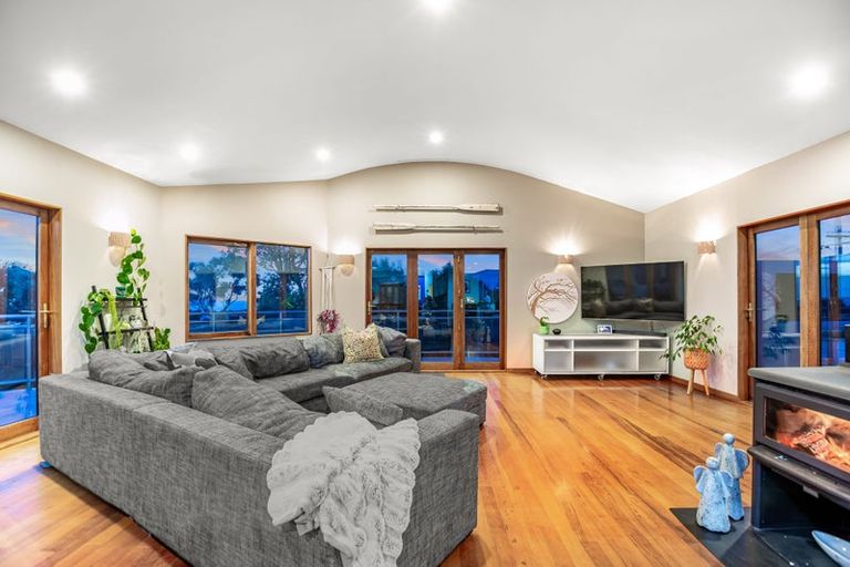 Photo of property in 13 Haunui Road, Pukerua Bay, 5026
