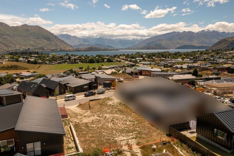 Photo of property in 7 Mcneil Crescent, Wanaka, 9305