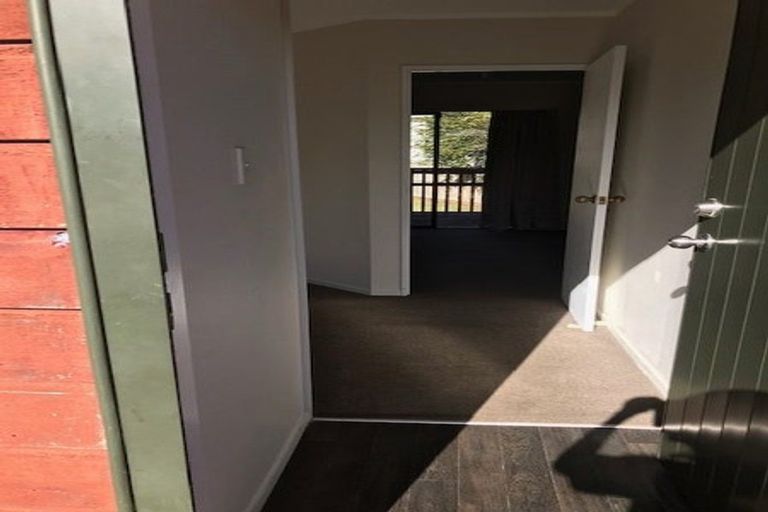 Photo of property in 5 San Bernadino Drive, Henderson, Auckland, 0612