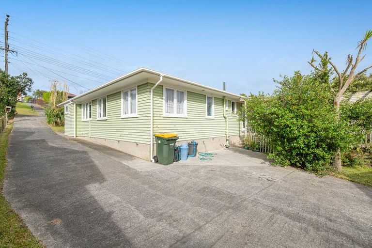 Photo of property in 9 Hand Road, Helensville, 0800