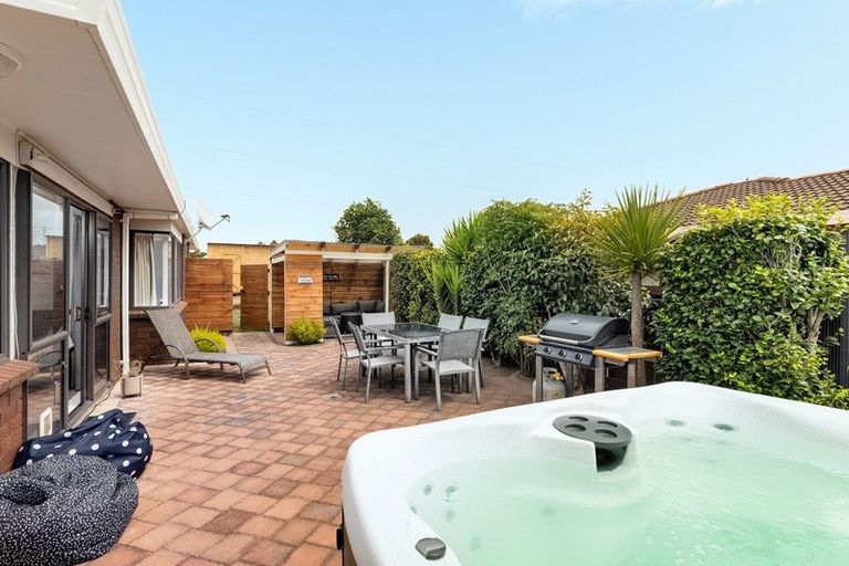 Photo of property in 24 Balmacewen Place, Mount Maunganui, 3116
