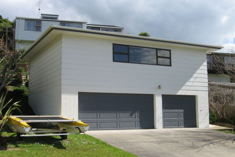 Photo of property in 18 Tapeka Heights Lane, Russell, 0202