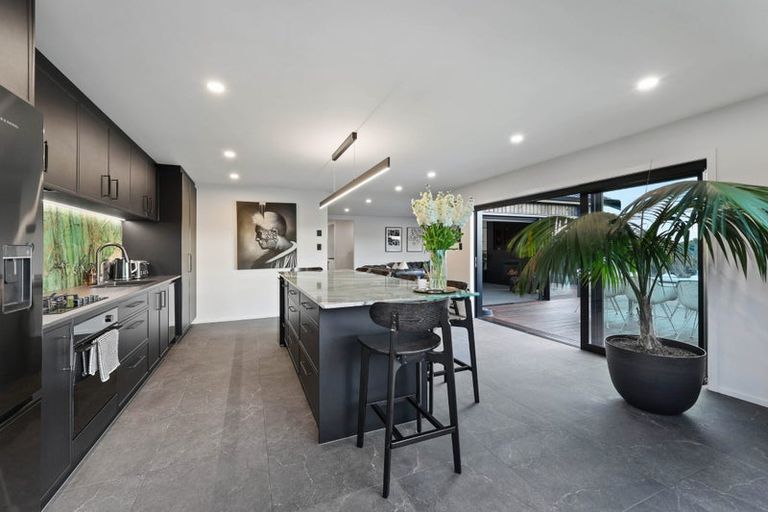 Photo of property in 2 Somerville Road, Shelly Park, Auckland, 2014