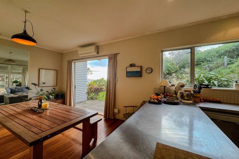 Photo of property in 1 Hungerford Road, Lyall Bay, Wellington, 6022