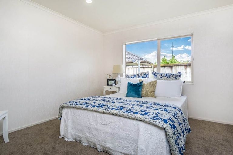 Photo of property in 4 Brosna Place, East Tamaki, Auckland, 2016