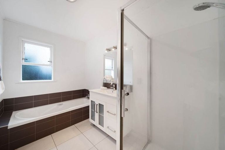 Photo of property in 1/363 Pakuranga Road, Pakuranga Heights, Auckland, 2010