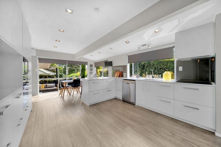 Photo of property in 23 Marvon Downs Avenue, Pakuranga Heights, Auckland, 2010