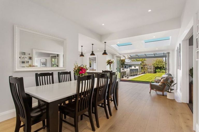 Photo of property in 112 Knowles Street, St Albans, Christchurch, 8052