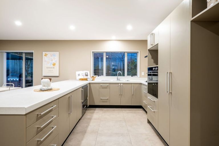 Photo of property in 6 Sumner Terrace, Aotea, Porirua, 5024