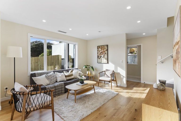 Photo of property in 1 Pinnacle Street, Seatoun, Wellington, 6022