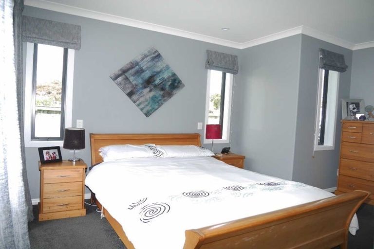 Photo of property in 41 San Priamo Place, Paraparaumu Beach, Paraparaumu, 5032