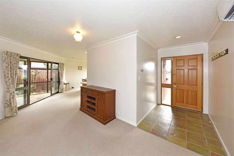 Photo of property in 22 Inglewood Place, Avonhead, Christchurch, 8042