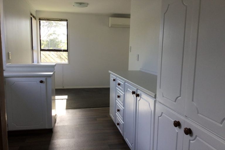 Photo of property in 7 Vardon Road, Green Bay, Auckland, 0604
