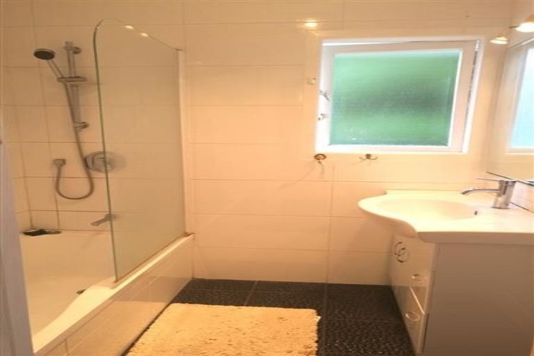 Photo of property in 11 Strid Road, Te Atatu South, Auckland, 0610