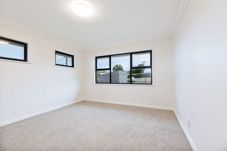 Photo of property in 34 Savoy Road, Glen Eden, Auckland, 0602