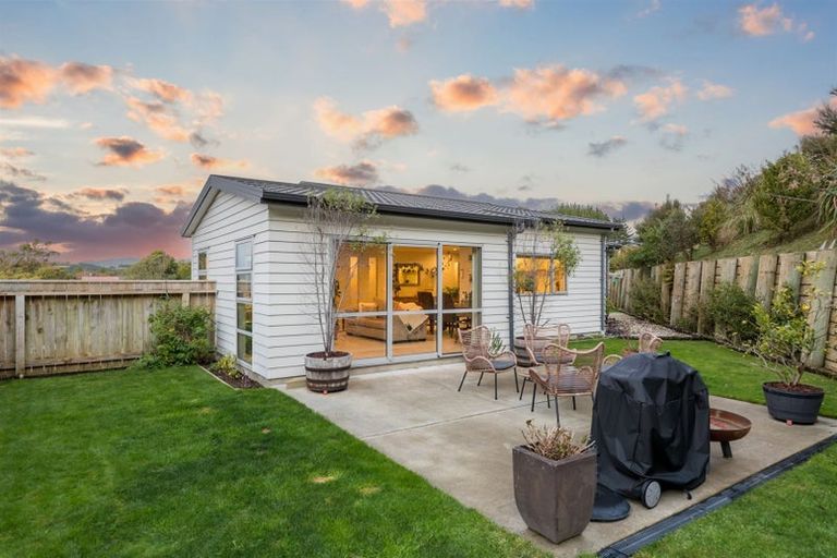 Photo of property in 14 Moonraker Place, Whitby, Porirua, 5024