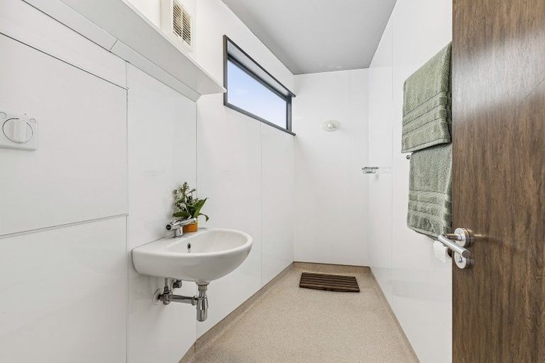 Photo of property in 87 Marine Parade, Seatoun, Wellington, 6022