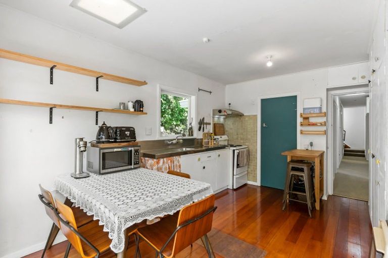 Photo of property in 123 Pinehaven Road, Pinehaven, Upper Hutt, 5019