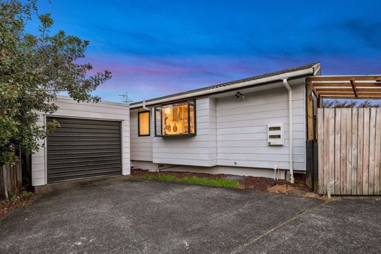 Photo of property in 63a/1 Colwill Road, Massey, Auckland, 0614