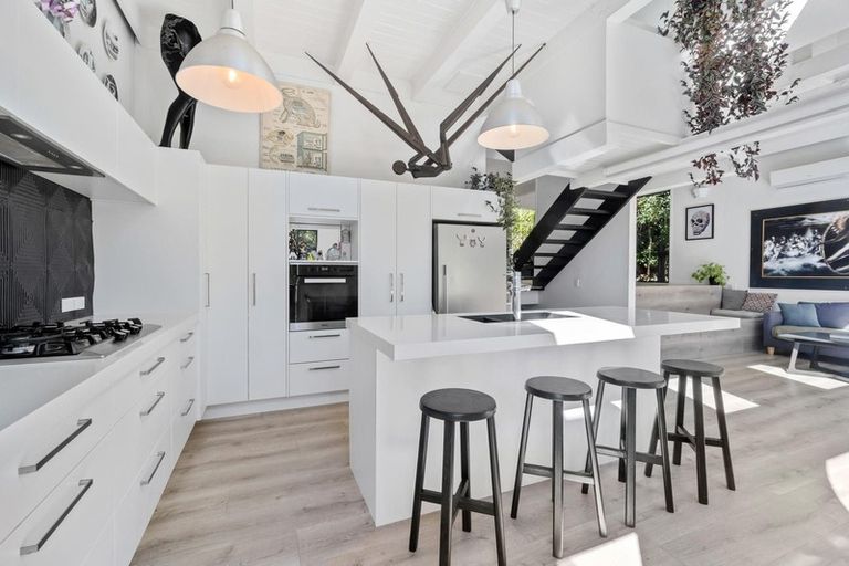 Photo of property in 43 Kohu Road, Titirangi, Auckland, 0604