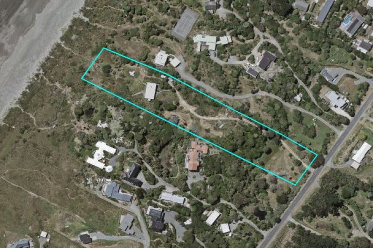 Photo of property in 64 Paetawa Road, Peka Peka, Waikanae, 5391