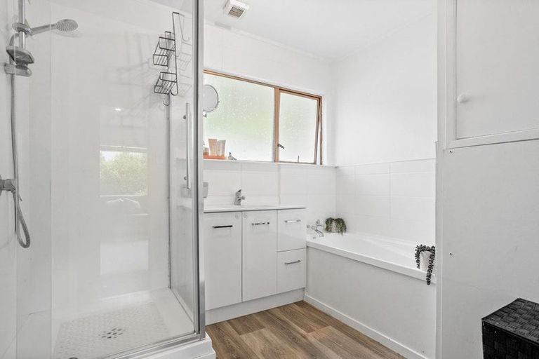 Photo of property in 2/43 Seaton Road, Murrays Bay, Auckland, 0630