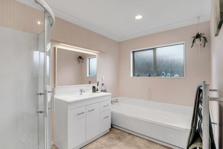 Photo of property in 6 Holdsworth Drive, Otamatea, Whanganui, 4500