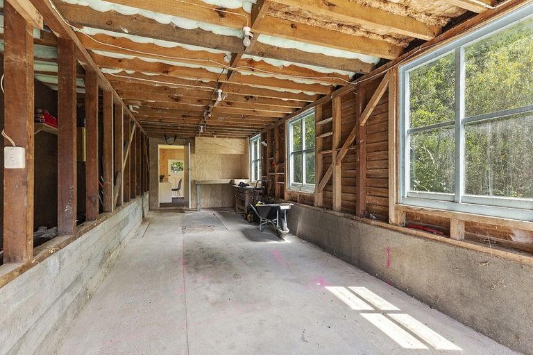 Photo of property in 243 Main Road, Tawa, Wellington, 5028