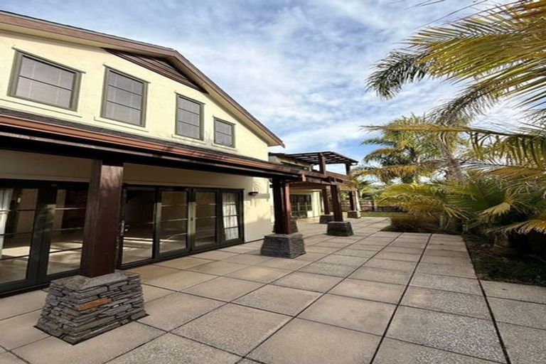 Photo of property in 2 Oakway Drive, Schnapper Rock, Auckland, 0632