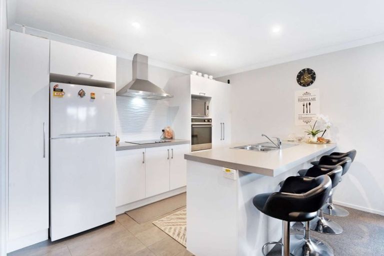 Photo of property in 2 Matawai Puna Drive, Pukekohe, 2120