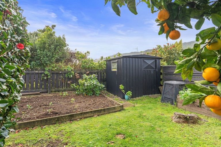 Photo of property in 3 Rewarewa Crescent, Waikanae, 5036