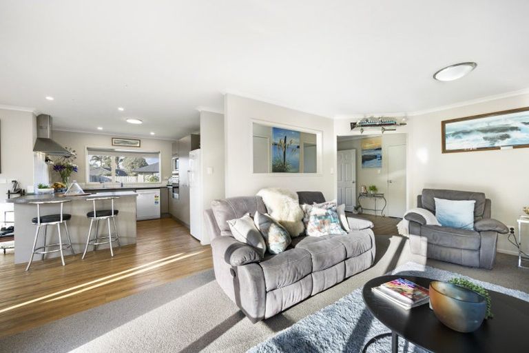 Photo of property in 16 Ploughmans Avenue, Pukekohe, 2120