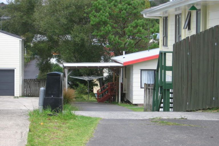 Photo of property in 2/24 Lambrown Drive, Totara Vale, Auckland, 0629
