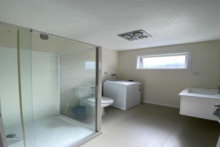 Photo of property in 17a Knightsbridge Drive, Forrest Hill, Auckland, 0620