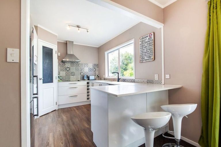 Photo of property in 1/41 Elizabeth Drive, West Harbour, Auckland, 0618