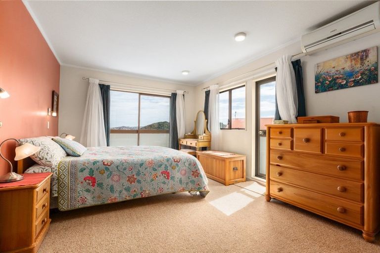 Photo of property in 14 Sailmaker Close, Whitby, Porirua, 5024
