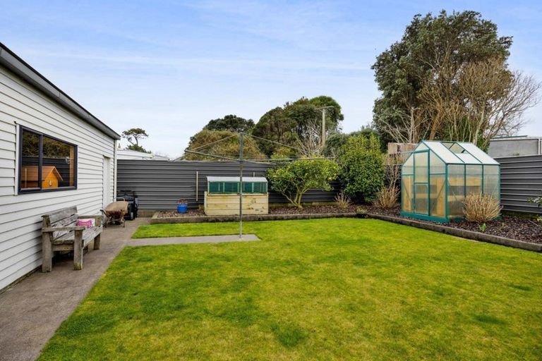 Photo of property in 16 Ramanui Avenue, Hawera, 4610