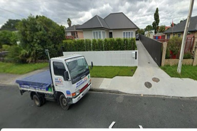 Photo of property in 3a Paton Avenue, Te Atatu South, Auckland, 0610