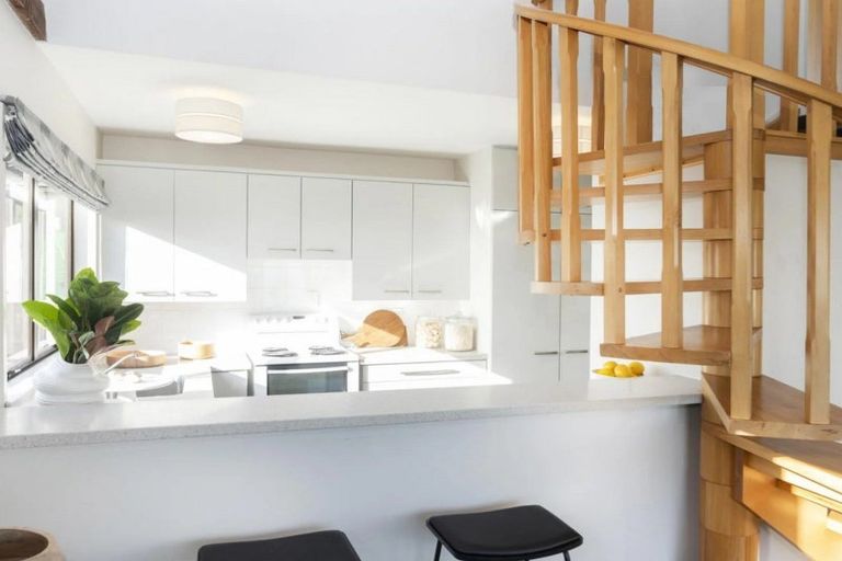 Photo of property in 1/17 Moncks Spur Road, Redcliffs, Christchurch, 8081