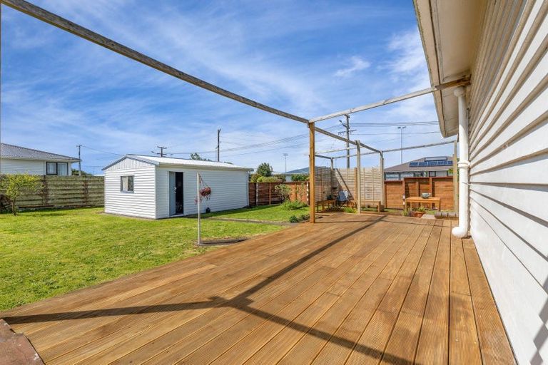 Photo of property in 2 Bone Crescent, Hawera, 4610