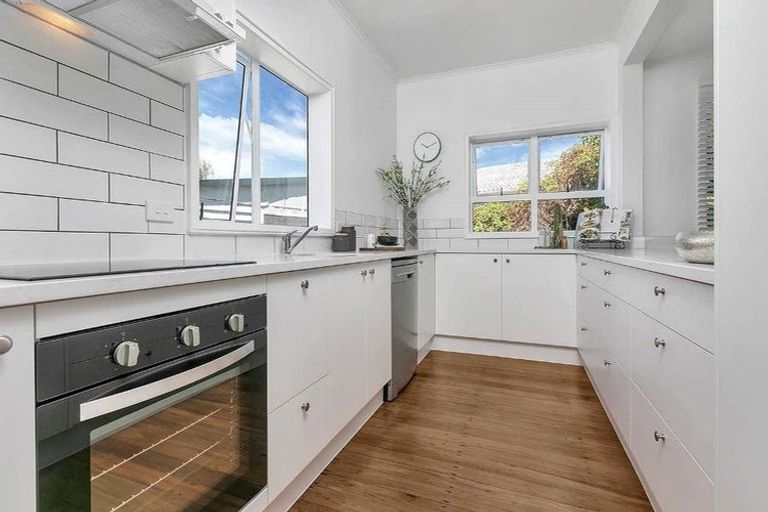 Photo of property in 31 Mahara Avenue, Birkenhead, Auckland, 0626