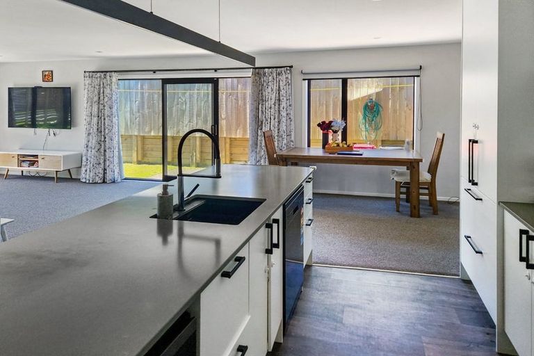 Photo of property in 42a Moeraki Road, Maoribank, Upper Hutt, 5018