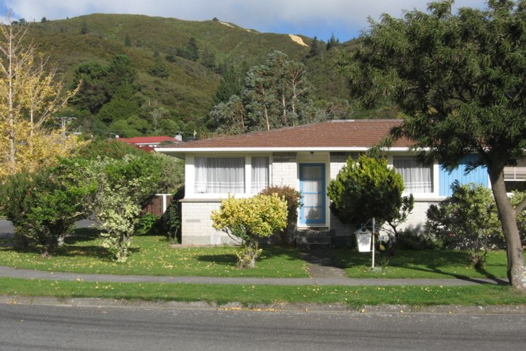 Photo of property in 9 Helvetia Grove, Naenae, Lower Hutt, 5011