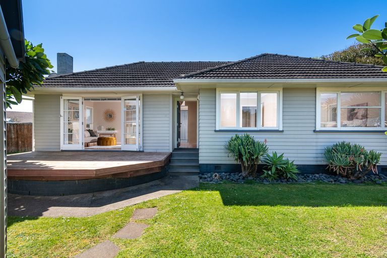 Photo of property in 47 Hereford Street, Te Atatu Peninsula, Auckland, 0610